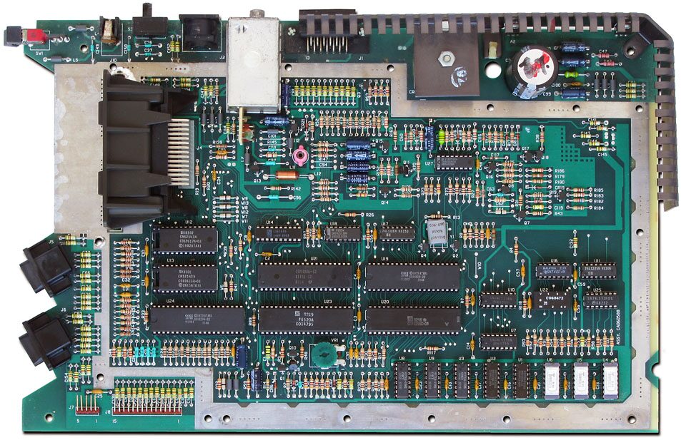 Atari 1200XL Motherboard - Fte: https://oldcomputers.net/