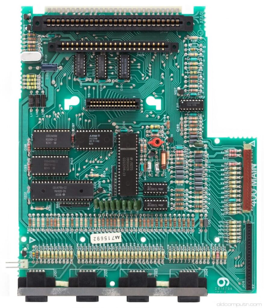 Motherboard Console - Fte: https://www.oldcomputr.com/
